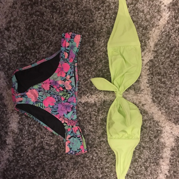 Bikini - Picture 2 of 4